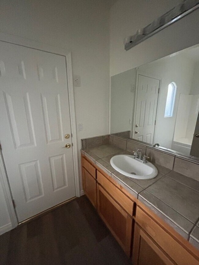 Building Photo - Move-In Ready 4 Bedroom Home with Pool in Rosedale