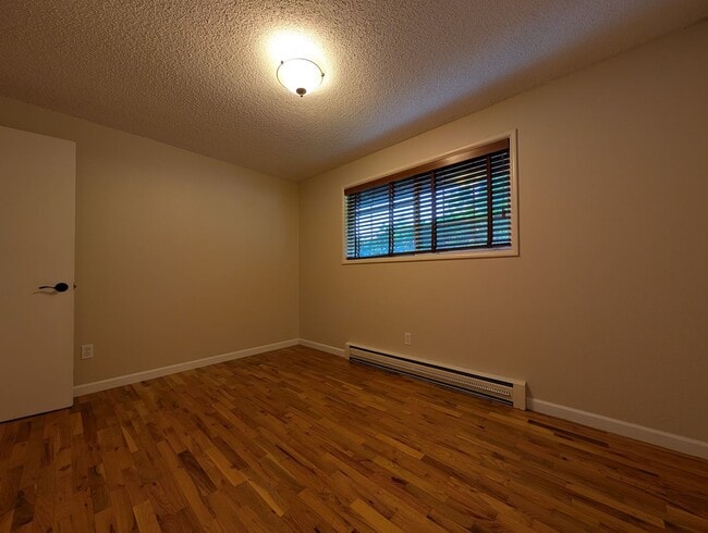 Building Photo - Great 4-Bedroom, 1.5-Bath Home In The River Road Area Of Eugene!