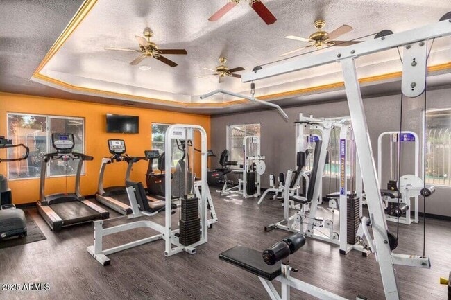 Building Photo - Charming 1 Bed 1 Bath Lower Level condo ++ Community Pool/SPA++Fitness Room