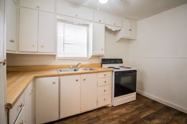 Building Photo - 3221 Baylor St