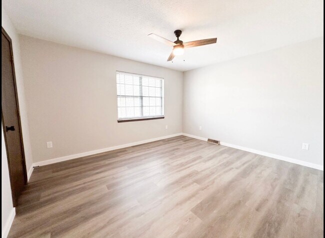 Building Photo - 2008 Juniper Dr