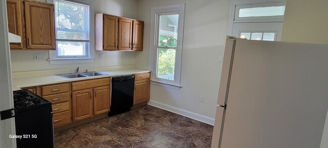 Building Photo - 731 Berwyn Ave