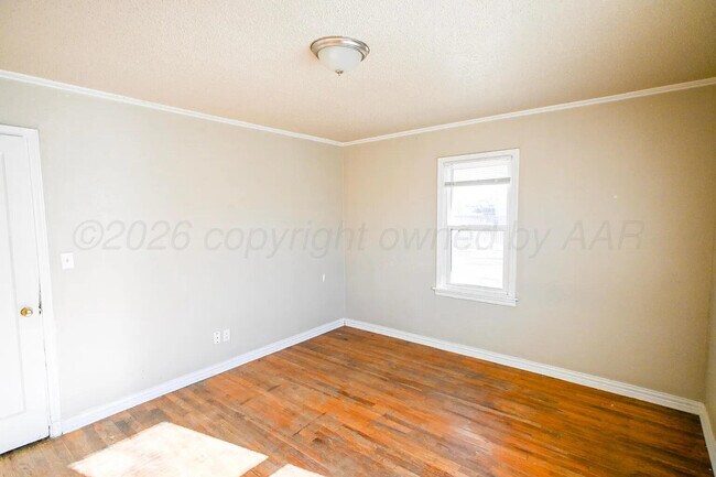 Building Photo - 1501 S Avondale St