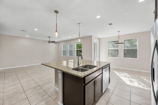 Building Photo - 16280 Oakview Dr