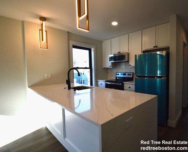Building Photo - 25 Hunnewell Ave