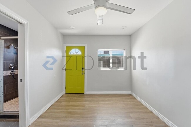 Building Photo - Unit A