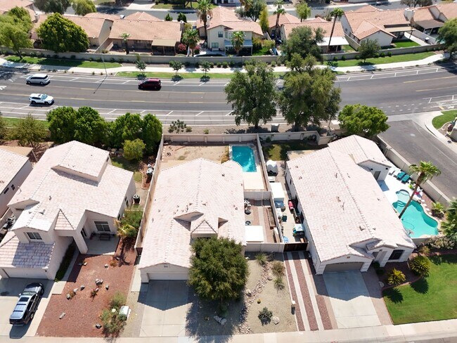 Building Photo - Garden Lakes retreat complete with private pool