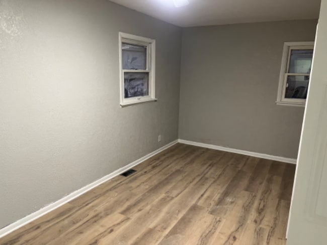 Building Photo - 7902 S Cameron Ln