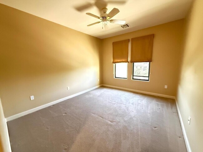 Building Photo - 7291 N Scottsdale Rd