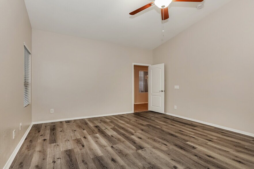 Building Photo - 118 W Tumbleweed Ct