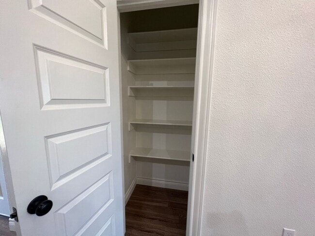 Building Photo - Easy Living with AMRR: Beautiful 4-Bedroom Home Near HEB