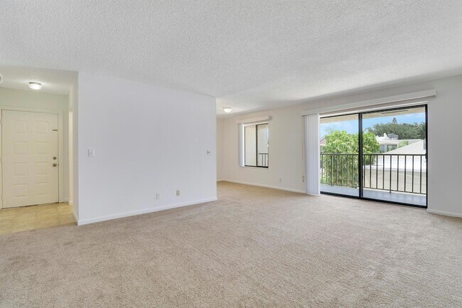 Building Photo - 150 Pineview Rd