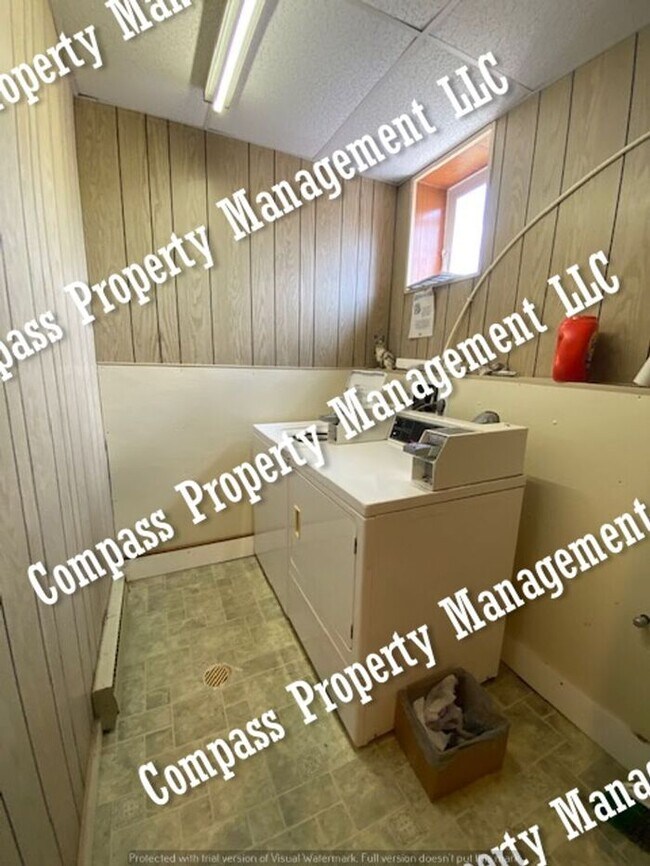 Building Photo - $995 - 2 Bed, 1 Bath - East Earl
