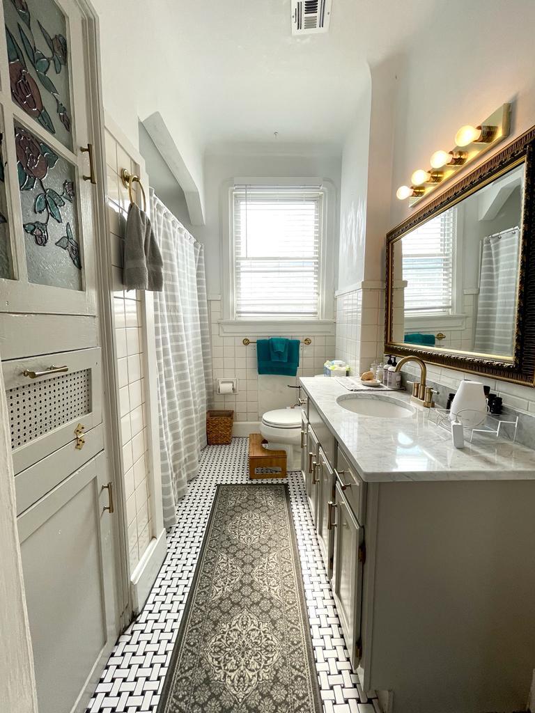 Bathroom - 5412 York St