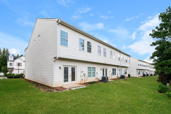 Building Photo - 41 Madaline Ln