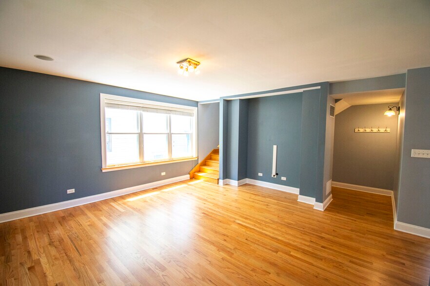 Building Photo - 2736 W Evergreen Ave
