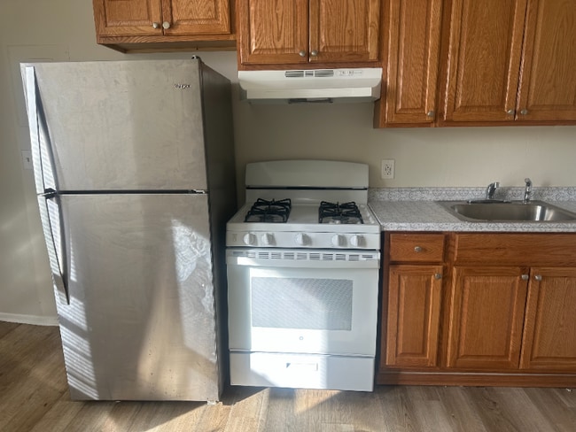 Building Photo - 895 Main St