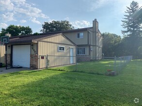 Building Photo - Beautiful 3 Bedroom Townhome in West Fargo