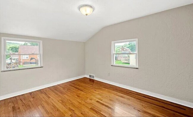 Building Photo - BEAUTIFUL HAVEN!  MOVE-IN READY 3 BEDROOM,...