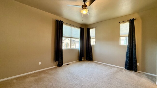 Building Photo - Spacious & Modern 3-Bedroom Townhome in Th...