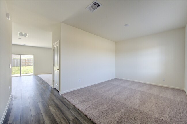 Building Photo - 5811 Lilac Cv Ct