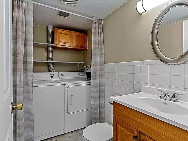 Building Photo - 4058 Paule Ave