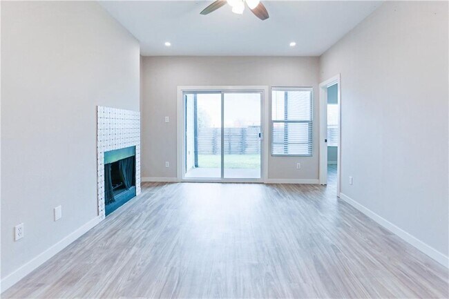 Building Photo - 9504 Menchaca Rd