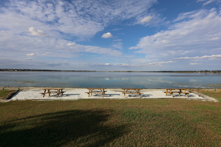 Building Photo - 1221 W Pierce St