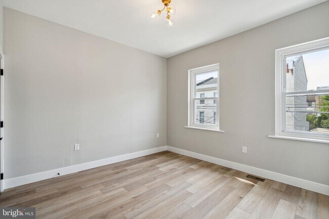 Building Photo - 163 East St
