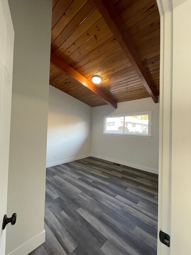 Building Photo - 5008 Sperry Ln