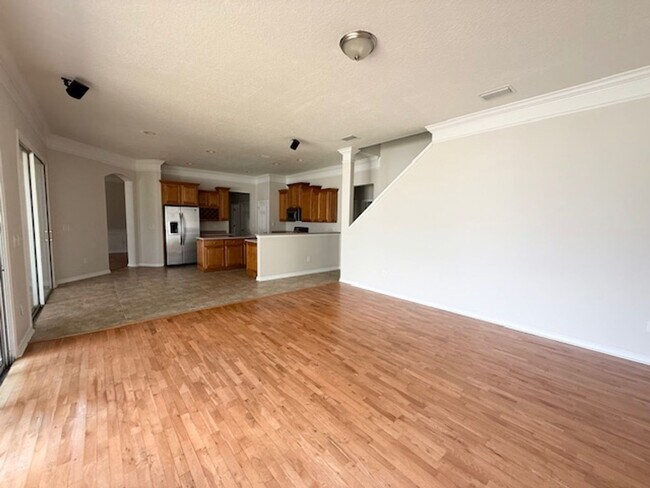 Building Photo - Spacious and well-appointed 4-bedroom, 3.5...