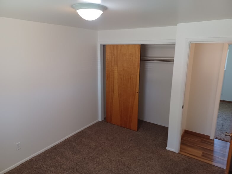 Building Photo - 638 N 400 E