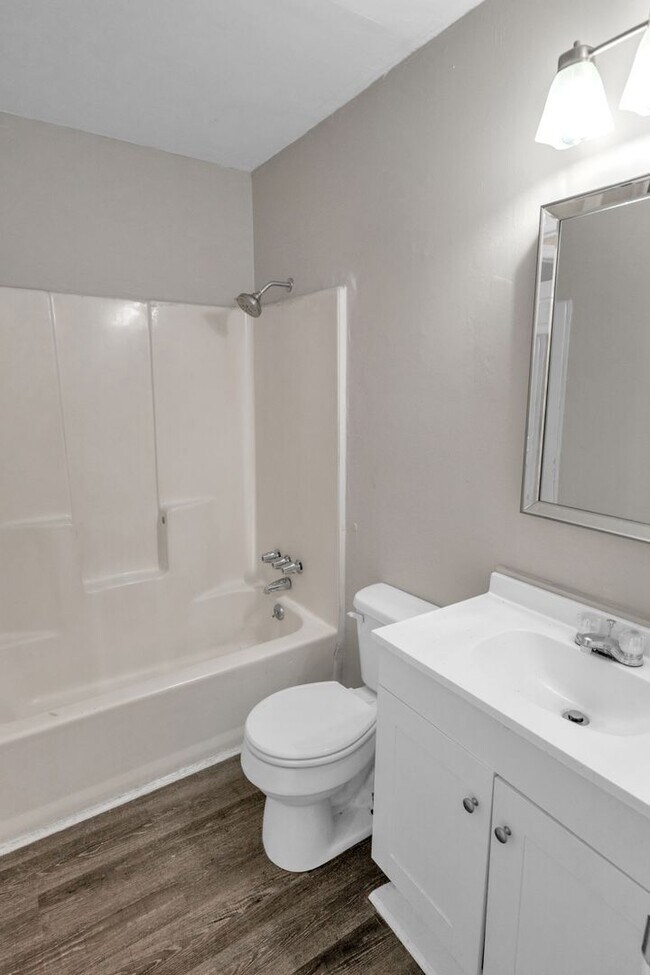 Building Photo - Comfort meets convenience- 2 Bedroom apartment in Columbia ($200.00 First months rent )