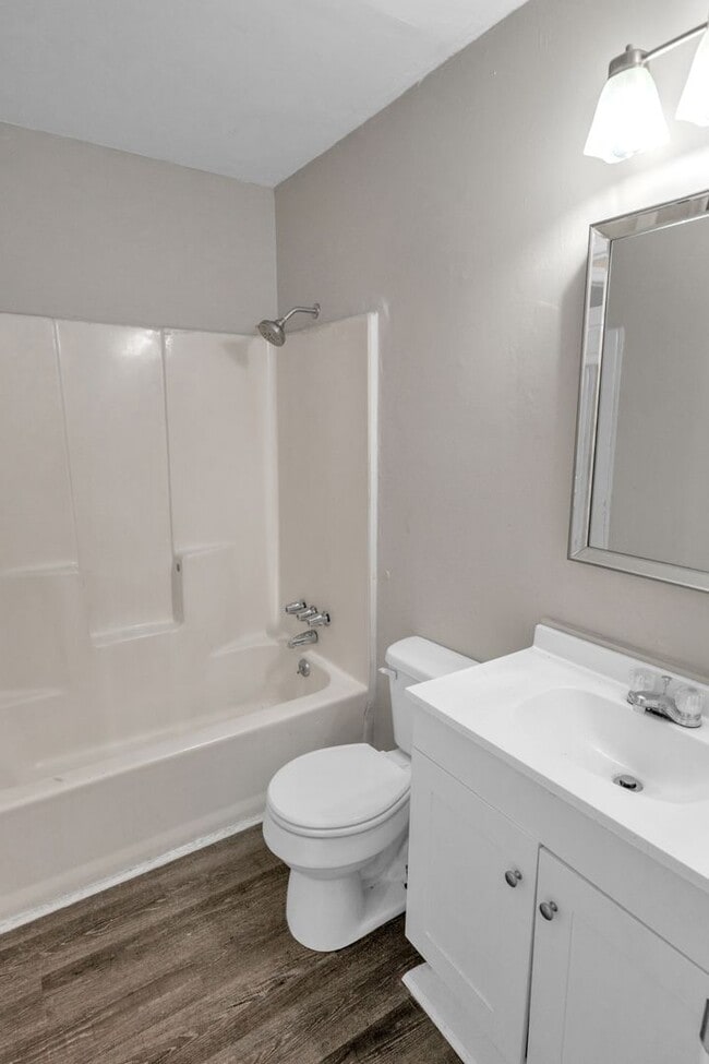 Building Photo - Comfort meets convenience- 2 Bedroom apartment in Columbia