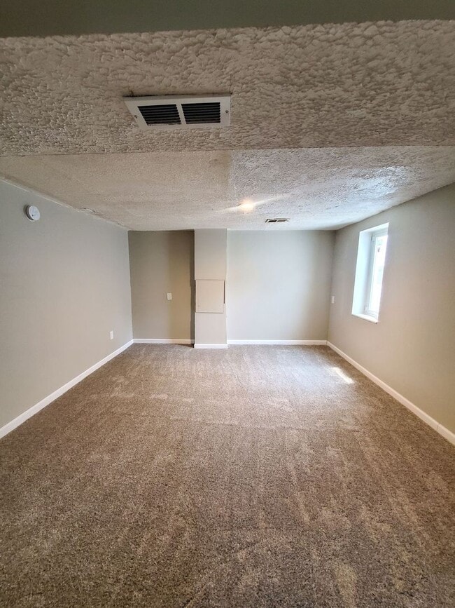 Building Photo - 3 BEDROOM SINGLE FAMILY HOME