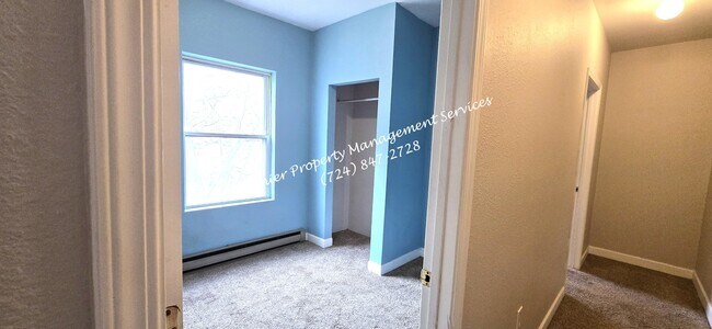 Building Photo - 465 E Washington St