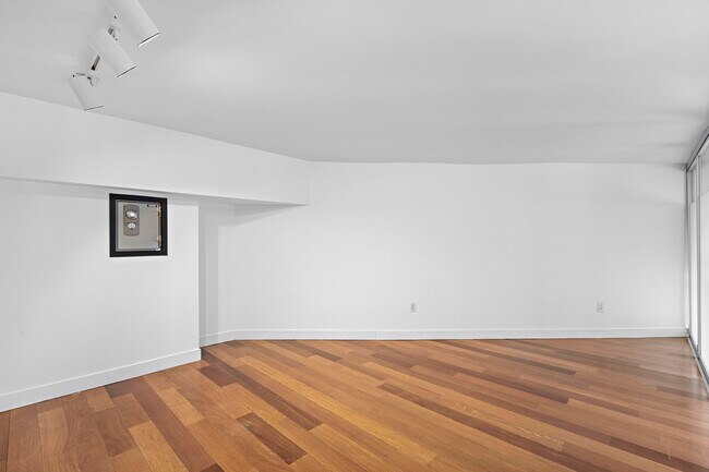 Building Photo - 299 Pavonia Ave