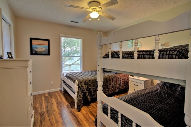 Building Photo - Surf City - 3BR 2BA Pet Friendly Cottage O...