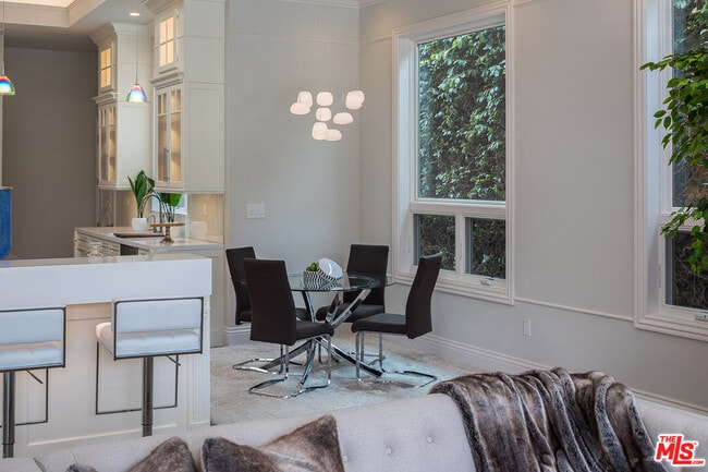 Building Photo - 210 S Westgate Ave