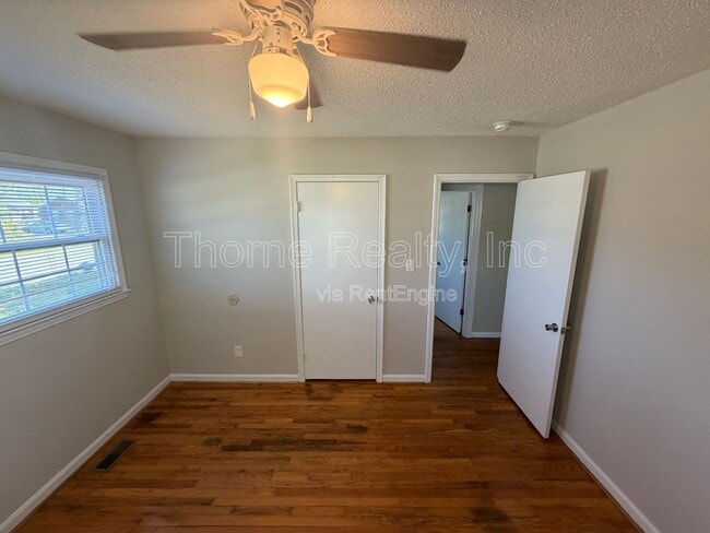 Building Photo - 707 Ward Dr