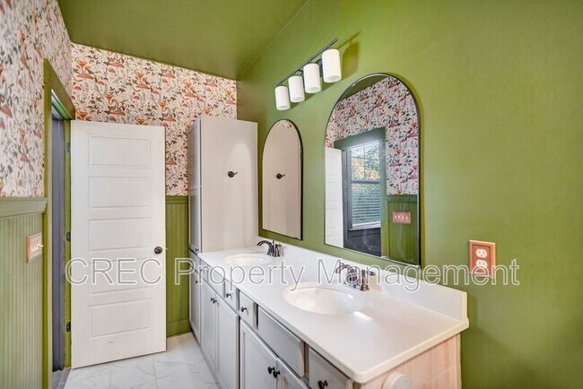 Building Photo - 3988 Hillyard St