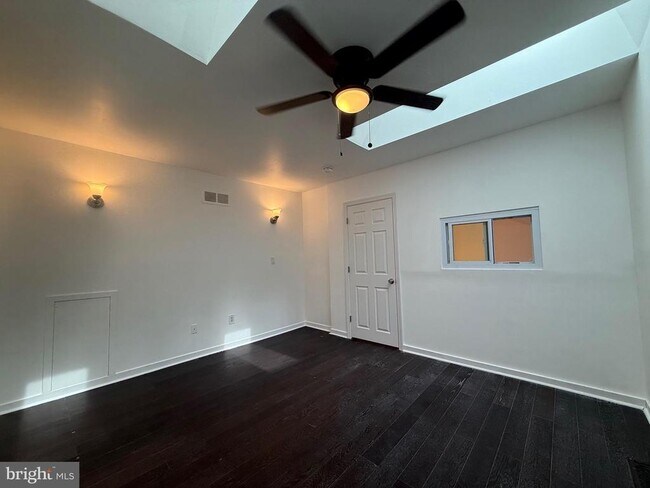Building Photo - 828 Chanticleer