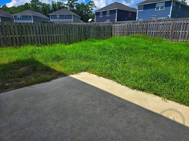 Building Photo - FALL MOVE-IN SPECIAL: $1000 OFF 1st MONTH'...