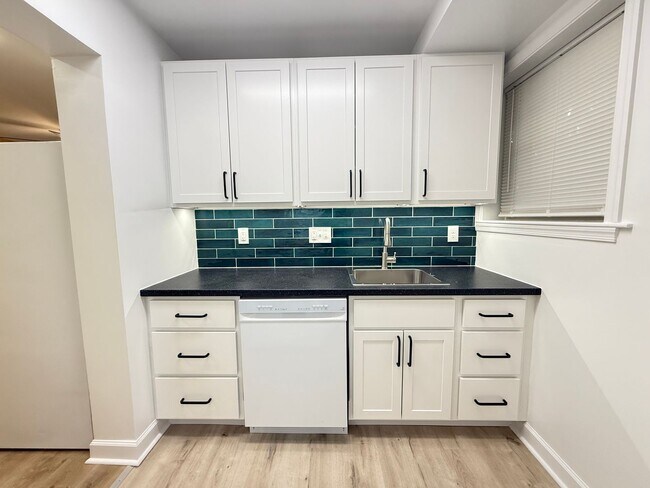 Building Photo - 8716 Plymouth St