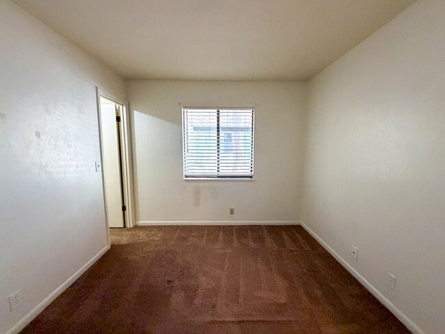 Building Photo - 2/2 Home in Turkey Creek Forest - Availabl...
