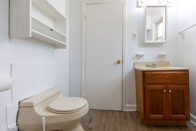 Building Photo - 3 br, 1 bath House - 23081 Springbrook Dr
