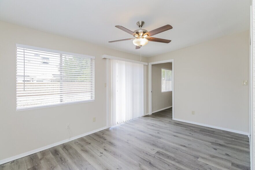 Building Photo - 3869 W Elgin St