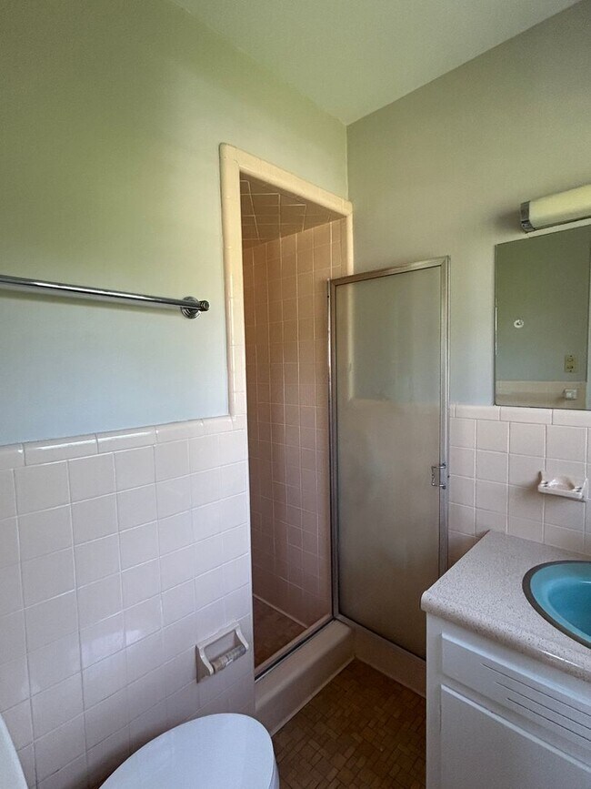 Building Photo - 1504 Cloverdale Road **MOVE IN SPECIAL**