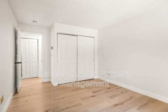 Building Photo - 4000 Carman Dr