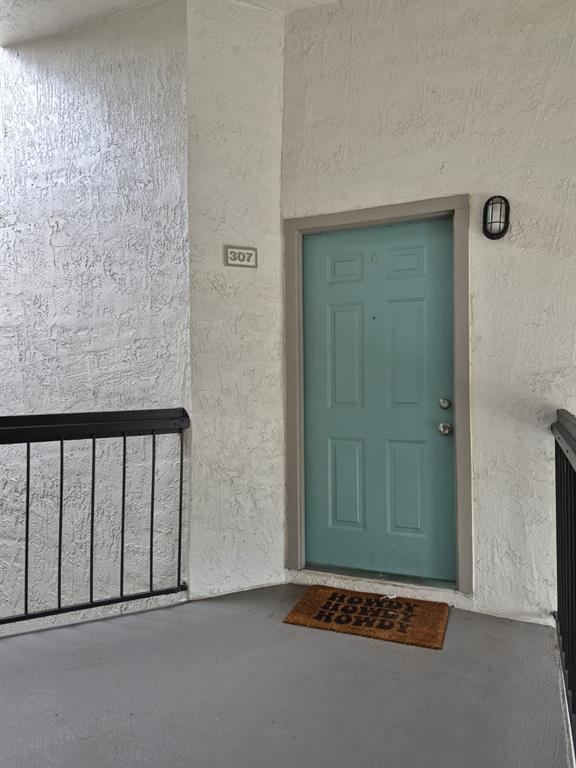 Building Photo - 2031 Cascades Blvd